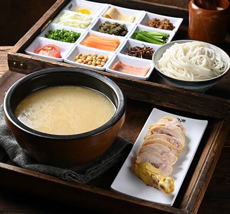 蒙自源香汁鸡腿过桥米线